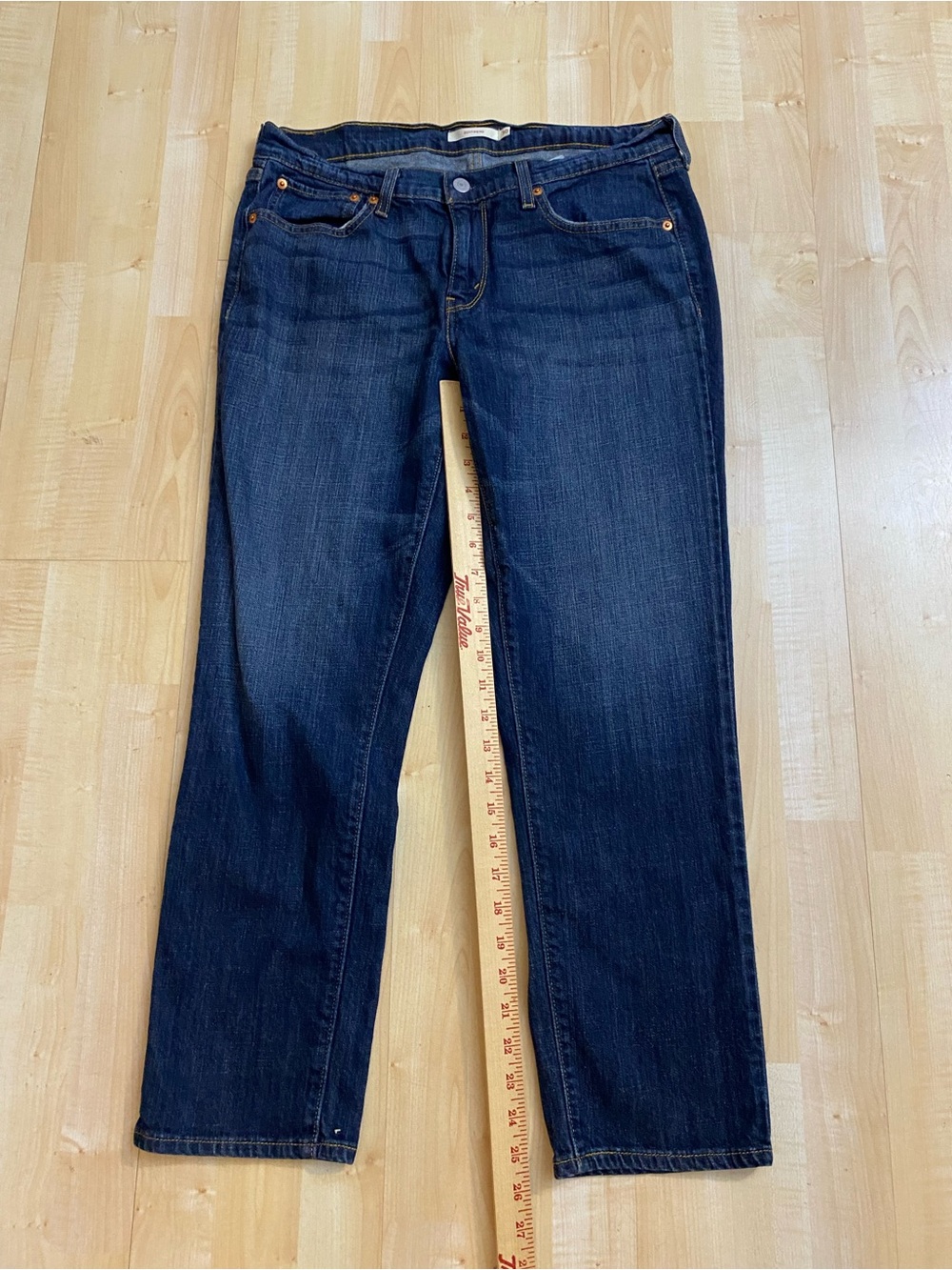 Levi's Women's Size 30 Relaxed Fit Boyfriend Jeans - Picture 8 of 8